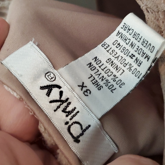 Pinky Lace Dress with Keyhole Back - Picture 6 of 7